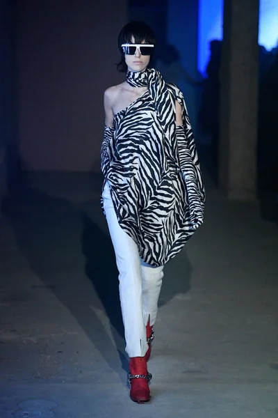 Look 19